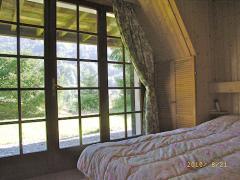Chalet Mimi - Bedroom with doors to terrace