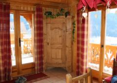 Chalet Monticello - Doors to the balcony from the dining area