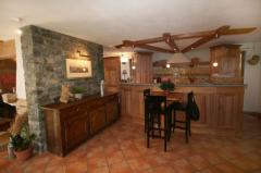 Chalet Nant Favre - Breakfast bar and kitchen