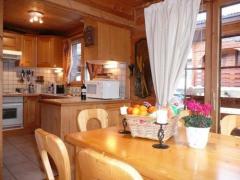 Chalet Noel - Dining area and kitchen