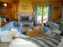 Chalet Odysseus - The living room and fireplace