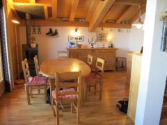 Appt. Outalays - Dining area with wood fire
