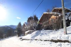 Chalet Le Plane Nord - The chalet from the road