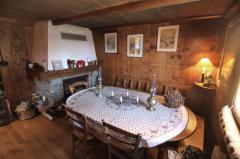Chalet Le Plane Nord - The dining area and fireplace