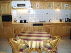 Chalet Quatre Saisons - The apartment, kitchen/dining area
