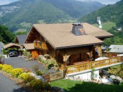 Chalet Quatre Saisons - The chalet, terrace/balcony and parking
