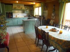 Chalet Quatre Saisons - The kitchen and dining area