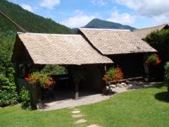 Chalet Rufus - The garden and traditional mazot