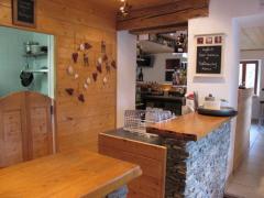 Chalet Rufus - The bar and kitchen access