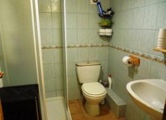 Le Petit Kinkin - Bedroom 1 en-suite