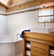 Appt. Silverstone Lodge, Penthouse - Example - bathroom