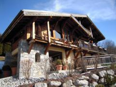 Chalet Van Houcke - The chalet and front terrace