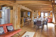 Chalet Les Voiles - The living room and dining area